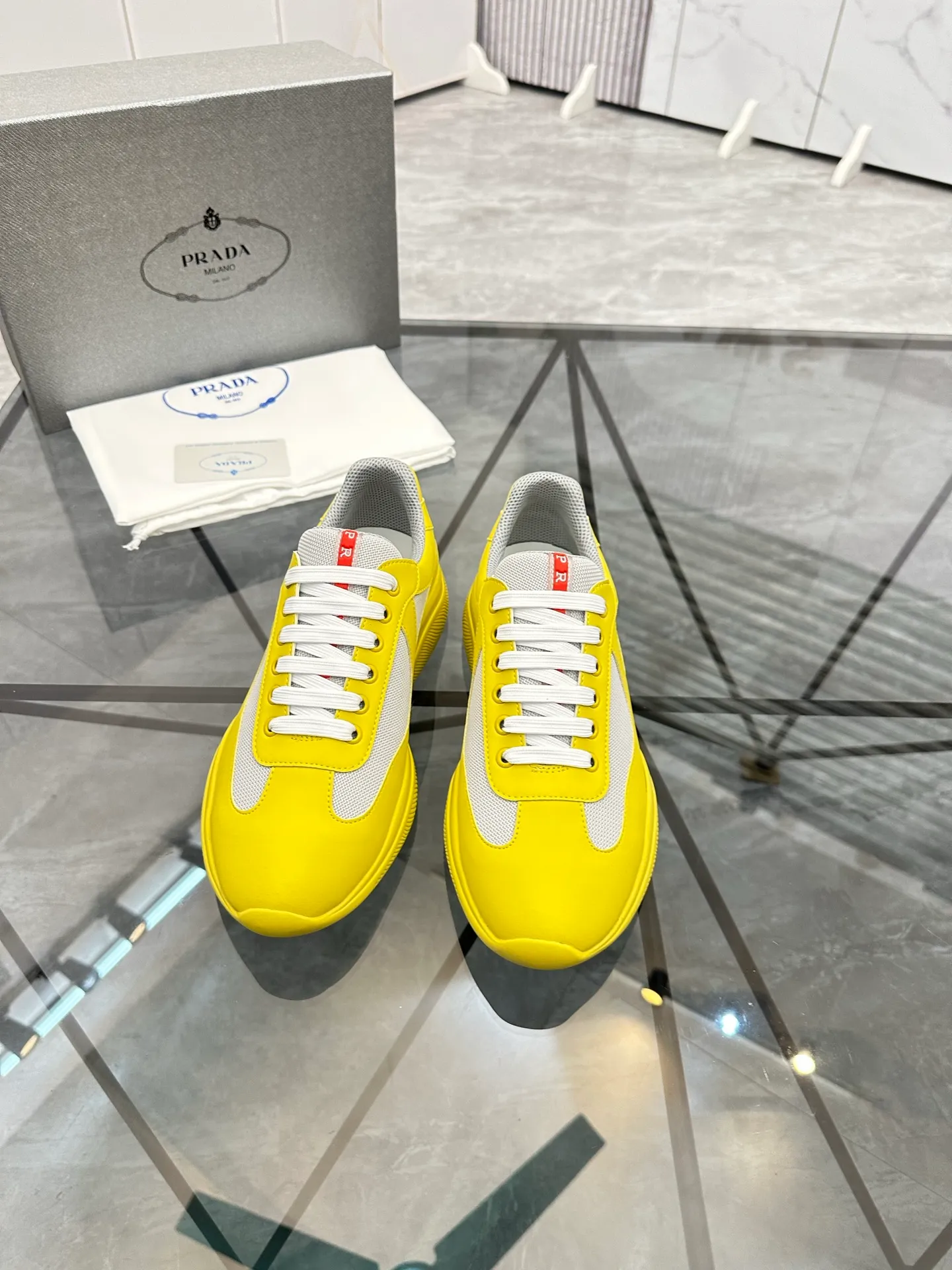 Men's shoes: 💰P360¥ Product trademark: Prada *"Prada*" low-top casual shoes Regular size: 35-47 (can be customized to 48) couple style Product materials: imported silk leather upper, breathable lining, original outsole. Number: 943